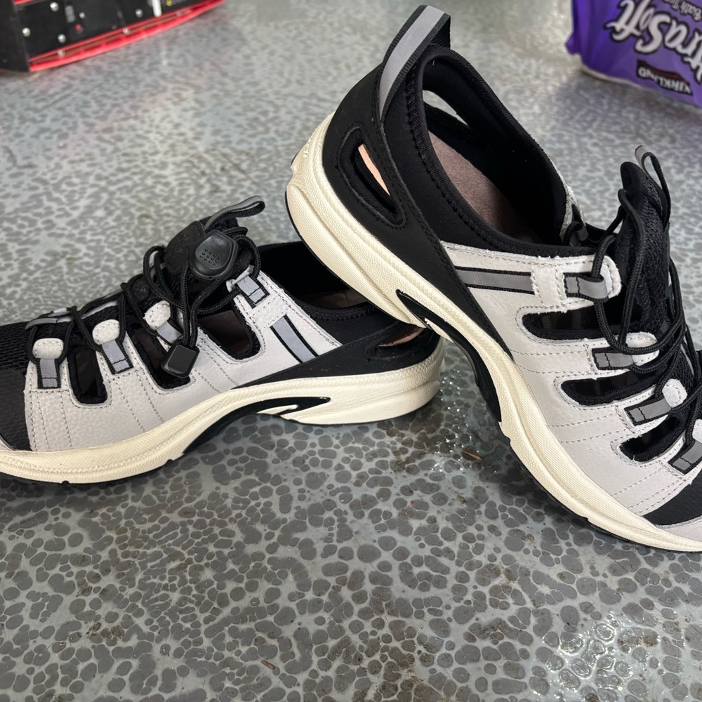 Stylish Black and Gray Men's Sneakers